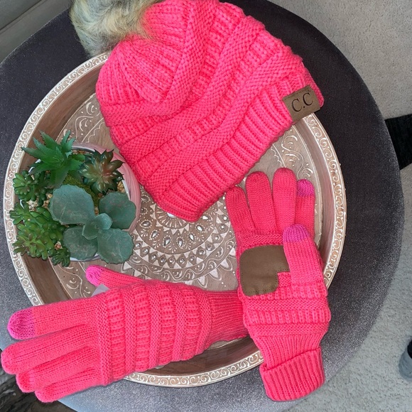 NWOT Hat with fur and gloves set - Picture 1 of 3
